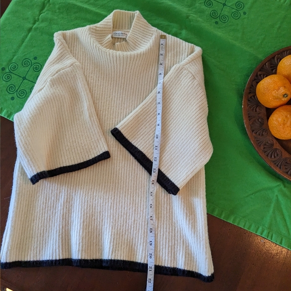 Jon and Anna Short Sleeved Sweater- Off White with Black Trim- small - Picture 2 of 3
